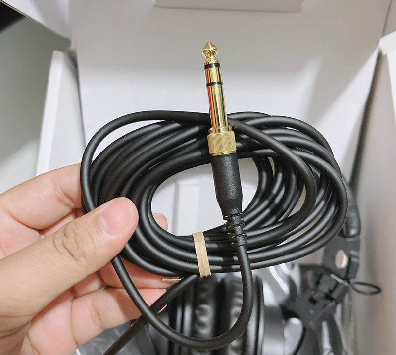 Tai nghe Audio Technica ATH-M30X kết nối đa dạng nhờ đầu 3,5mm và đầu 6mm