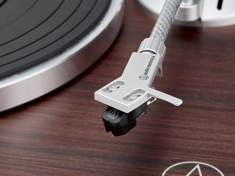 giá của Audio Technica AT-LPW50BTRW