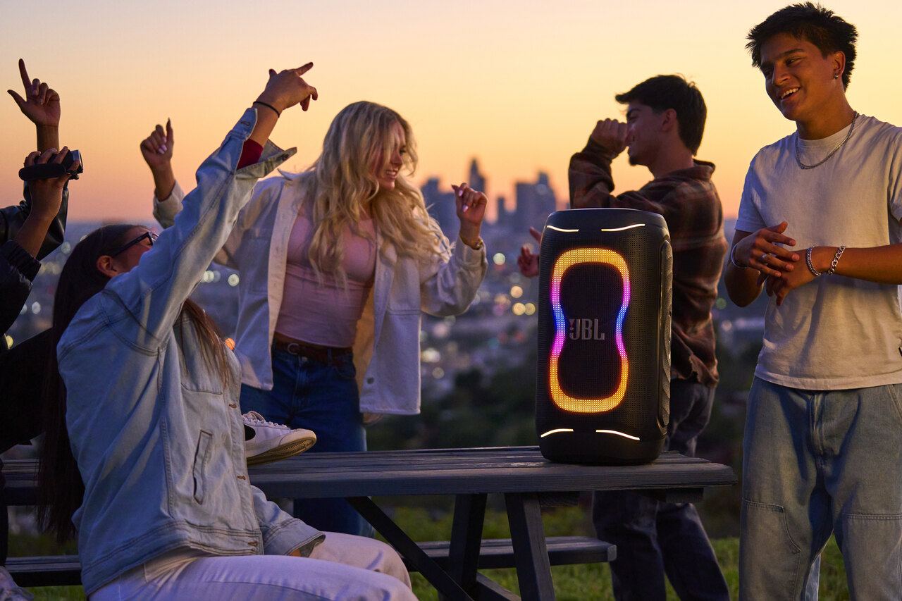 JBL Chính Thức Ra Mắt PartyBox 130: Loa Tiệc Tùng Thế Hệ Mới Với Công Suất 200W Và Công Nghệ AI Sound Boost
